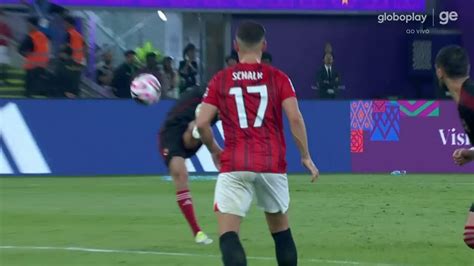 Vídeo Aos 53 min do 2º tempo gol de falta de Maaloul do Al Ahly