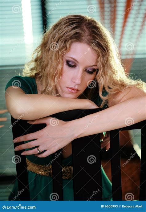 Belle Femme Blonde Triste Image Stock Image Du Femelle