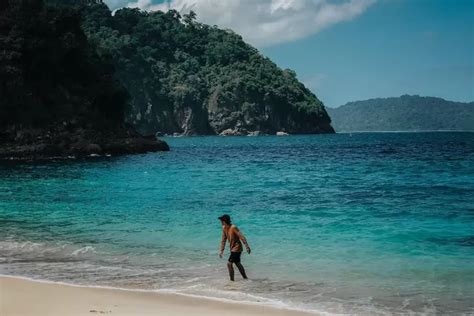 Pesona Destinasi Wisata Teluk Hijau Banyuwangi Salah Satu Hidden Gem