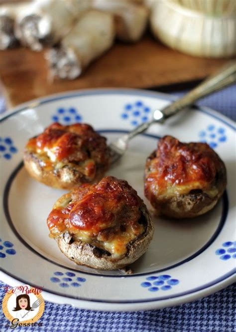 Ricetta Dei Funghi Ripieni Di Salsiccia Le Teste Dei Funghi Champignon