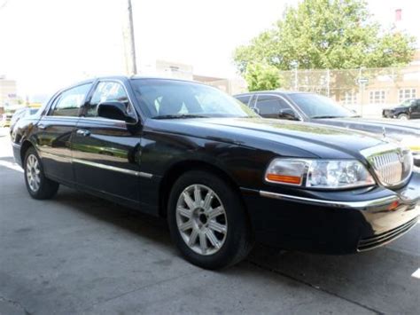 Sell Used 2011 Lincoln Town Car Signature L Sedan 4 Door 4 6l In Long Island City New York