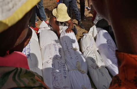 Madagascar / Famadihana: dealing with death can be joyful | Guy Shachar