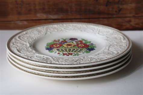 Wedgwood Windermere Vintage China Luncheon Plates Floral Center W