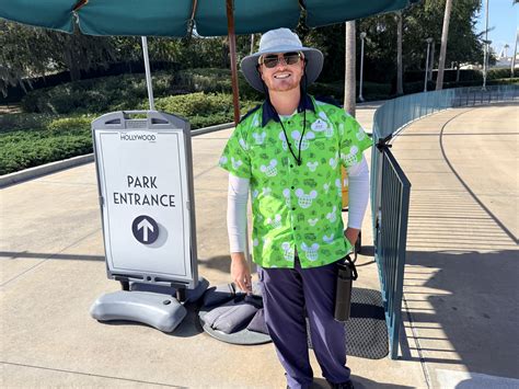 Your guide to finding the best spot in the Cast parking Red Lot 25