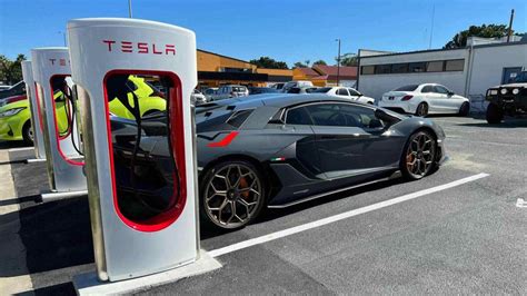 Tesla Se Desespera La Se Al De Prohibido Aparcar En Sus