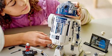 Lego Reveals New 1050 Piece Buildable R2 D2 Set For Star Wars 25th