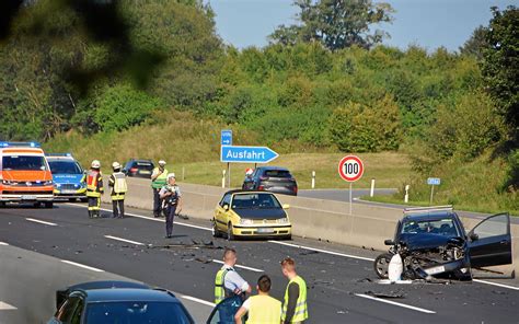 Remscheid Unfall Auf A1 Zwischen Ronsdorf Und Lennep