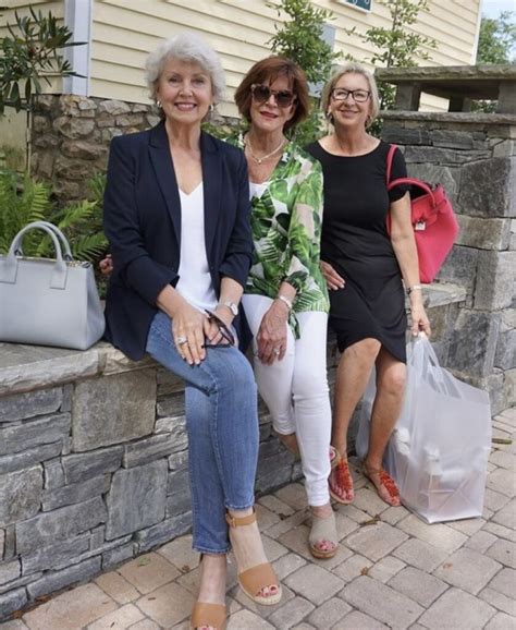35 Stylish Clothes For 70 Years Old Woman What To Wear With White Hair