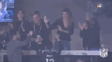 Gisele Bundchen GIFs - Get the best GIF on GIPHY