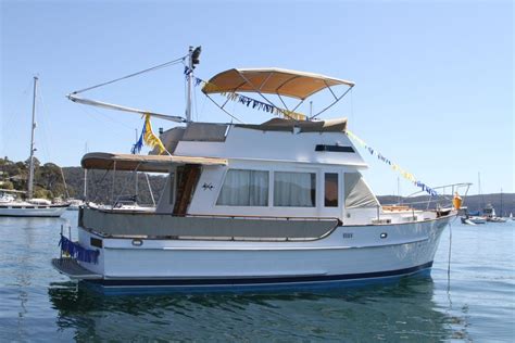 Island Gypsy 32 Flybridge Cruiser Nautilus