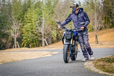 バイクの押し引き、上手くできる？ コツは『腕力に頼らない』こと！【バイクライフ・ステップアップ講座／バイクの操作 基本編】【safety】