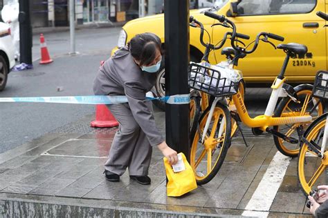 上海市首次采用异地隔离，昭通路居民区连夜转运 搜狐大视野 搜狐新闻