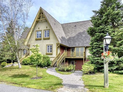 CAP TREMBLANT Magnifique condo avec vue panoramique à vendre à Mont