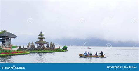 Lake Beratan Bedugul, Well Known As a Vacation Spot in Bali, Lake ...