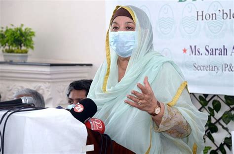 Provincial Health Minister Dr Yasmin Rashid Unveiling Plaque Of The