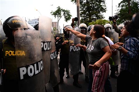 Ya van 18 muertes por la represión en las protestas y Boluarte decreta