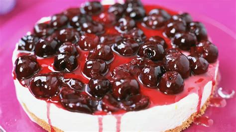 Rețetă cheesecake cu mascarpone frișcă și jeleu de cireșe Prăjitură