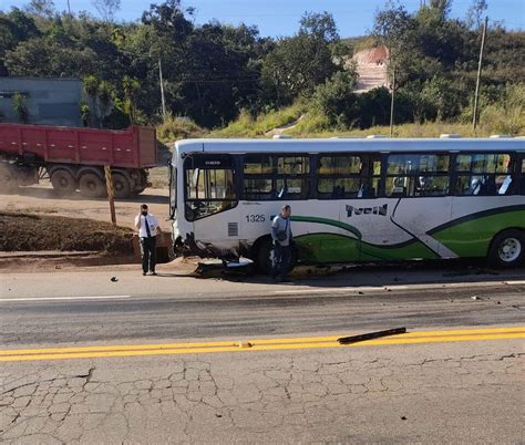 Grave Acidente Entre Carro E Nibus Deixa Motorista Ferido Na Br