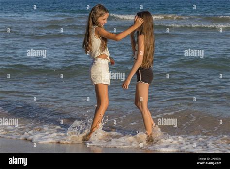 Two Blonde Girls Hi Res Stock Photography And Images Alamy