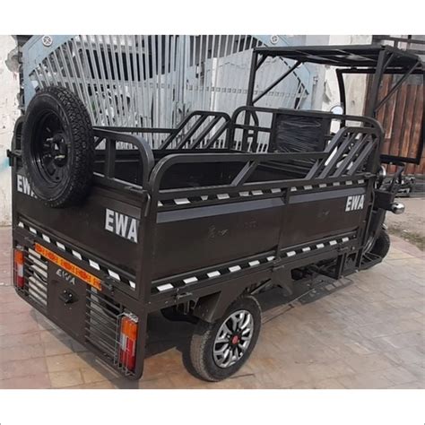 Loading Electric Rickshaw Displacement X X At Best Price