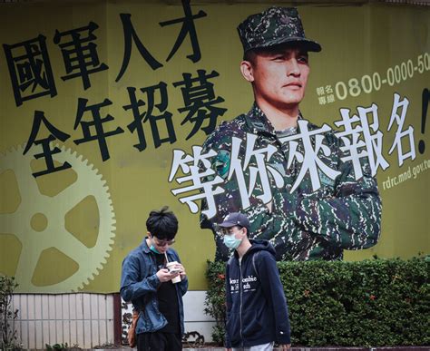 軍公教明年調薪4 人力銀行：民間調幅難跟進 新聞 Rti 中央廣播電臺