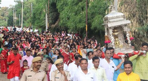 जैन समाज रथोत्सव का छाया उल्लास डांडियों की गूंजी खनक Jain Society