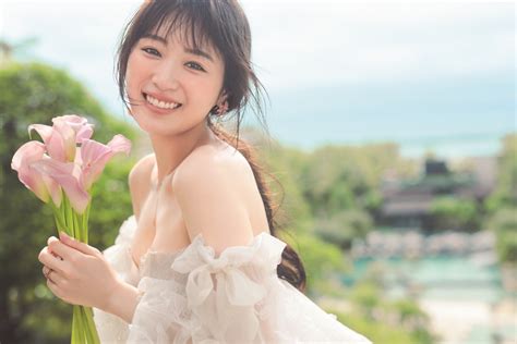 （写真）高山一実、美しいウエディングドレス姿で「ゼクシィ」降臨 恋愛観や結婚相手に求める条件など告白 エンタメ ニュース ｜クランクイン！