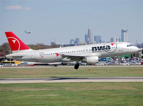 CLT 3 29 09 N321US Northwest Airlines Airbus A320 211 James