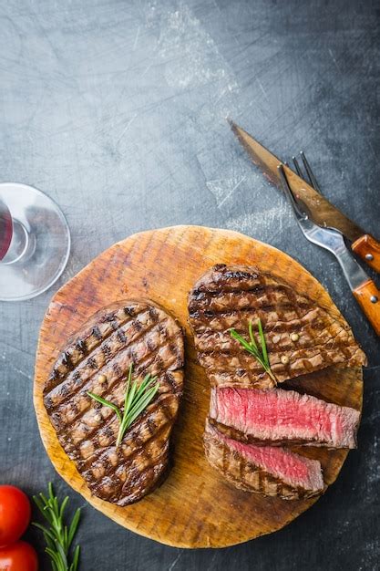 Filete De Carne Marmoleado A La Plancha Filet Mignon Con Condimentos