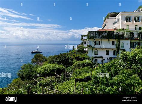 Arquitectura Paisajes Y Playas De La Ciudad De Maiori En La Costa De