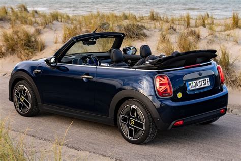 2024 Mini Convertible SE Electric pictures