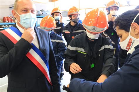 En visite officielle dans le Calvados Sarah El Haïry salue l