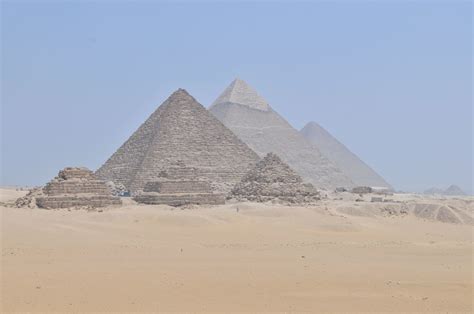 great pyramid  giza cairo  pyramid age began   flickr