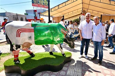 Román Alberto Cepeda González inaugura la muestra CowParade LALA 2023