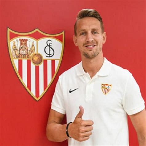 dutch footballer luuk de jong salary  net worth age family