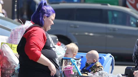 1000 Lb Sisters Star Amy Slaton Takes Sons Gage And Glenn To Walmart