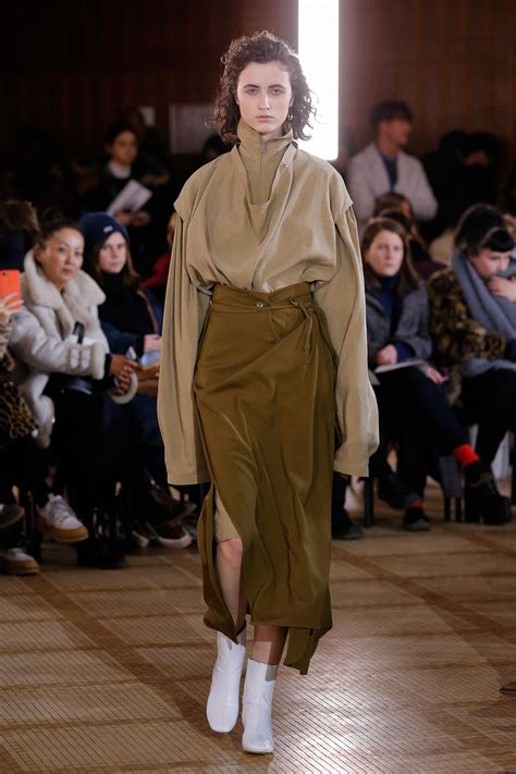 Lemaire Fall 2018 Ready To Wear Fashion Show Collection Fashion Trend Inspiration Fashion