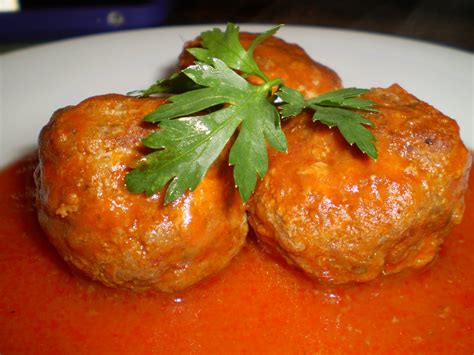 Albóndigas De Carne Con Salsa De Tomate