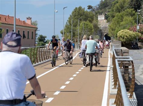 Imperia Inaugura La Pista Ciclabile Con Il Campione Gianni Bugno Foto