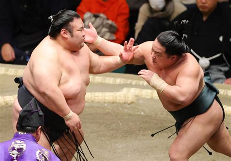 貴景勝、意地の鼻血！翠富士とバチバチ張り合う激闘制し1敗守る 阿炎は豊昇龍に敗れ2連敗 大相撲写真ニュース 日刊スポーツ