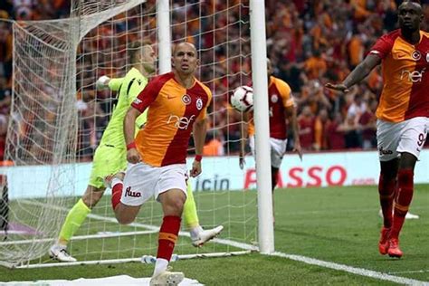 Ba Ak Ehir I Deviren Galatasaray Ampiyonlu Unu Ilan Etti Patronlar