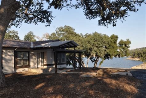 Jeopardy host Alex Trebek sells Lake Nacimiento home