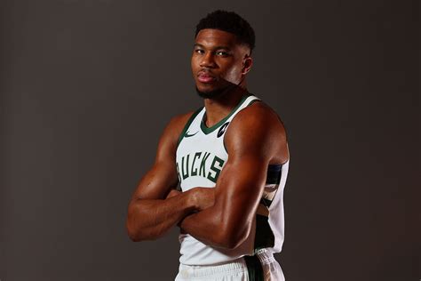 How tall is Giannis Antetokounmpo?