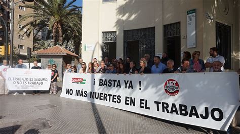 Cc Oo Y Ugt Se Manifiestan Tras La Muerte Del Trabajador De Ronda Y