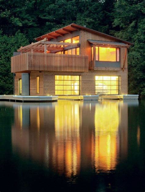 Muskoka Bootshaus Segelt Mit Stil House Boat Floating House House