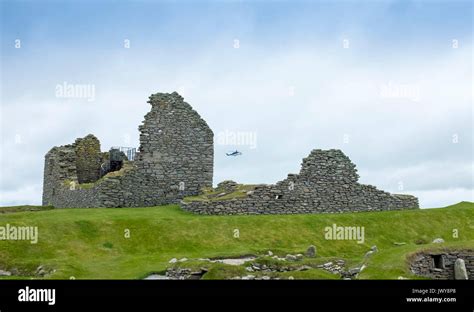 Jarlshof ruins shetland Stock Photo - Alamy