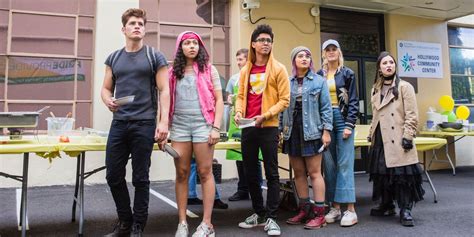 Marvel's Runaways Season 2 Trailer | Screen Rant