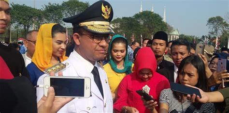 Semarakkan Hut Ri Ke Anies Siap Ikut Lomba Tarik Tambang