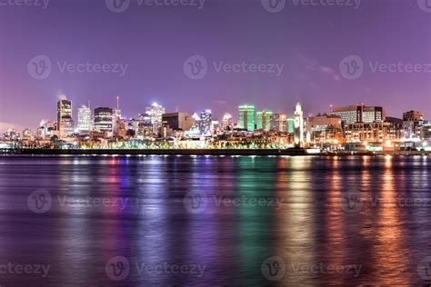 Montreal Skyline at night 16169221 Stock Photo at Vecteezy