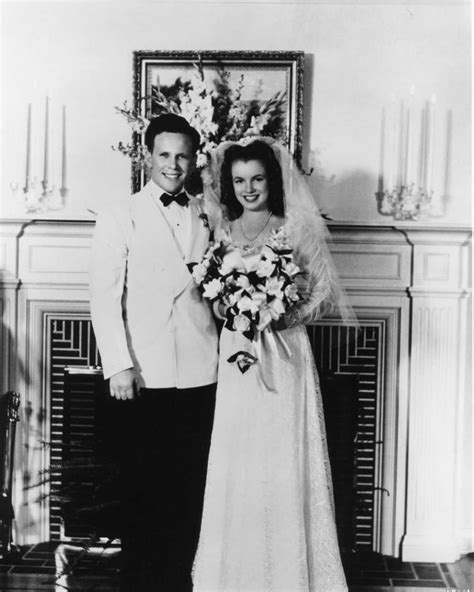 Wedding photos of Marilyn Monroe’s first marriage when she was 16, 1942 ...